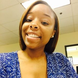 Meet your Posher, Azia